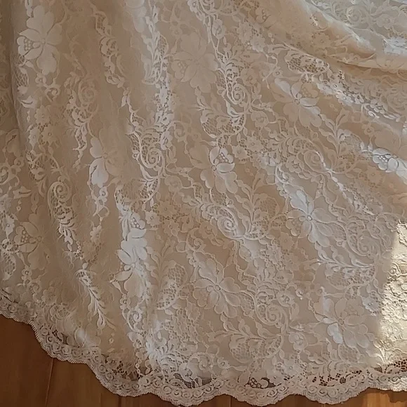 Maggie Sottero wedding gown - Picture 6 of 17